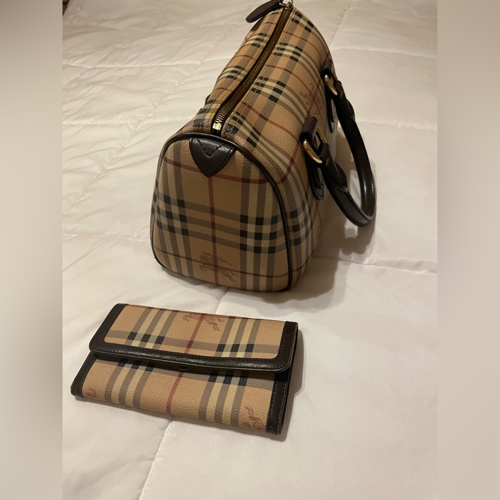Burberry bag with wallet